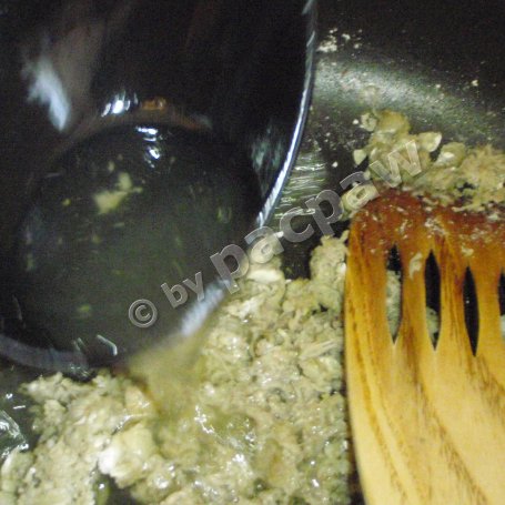 Krok 8 - Ozorki wieprzowe w sosie chrzanowo-pieczarkowym foto