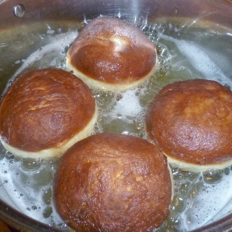 Krok 7 - Pączki karnawałowe z marcepanem foto