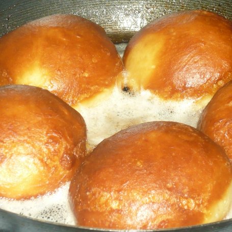 Krok 5 - Pączki z czekoladą foto