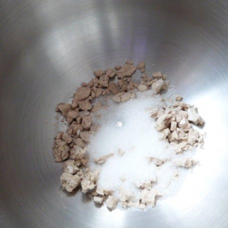 Krok 1 - Pączki z lukrem i skórką pomarańczową foto