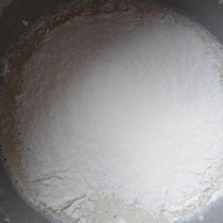 Krok 2 - Pączki z lukrem i skórką pomarańczową foto