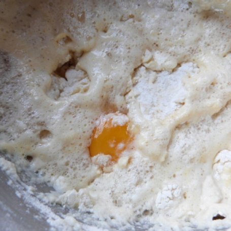 Krok 3 - Pączki z lukrem i skórką pomarańczową foto