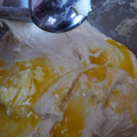 Krok 5 - Pączki z lukrem i skórką pomarańczową  foto