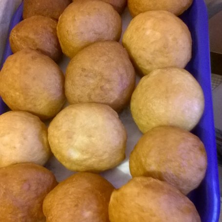 Krok 11 - Pączki z marmoladą z dzikiej róży foto