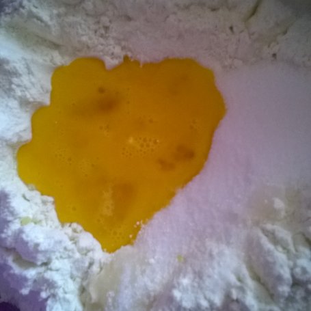Krok 2 - Pączki z marmoladą z dzikiej róży foto