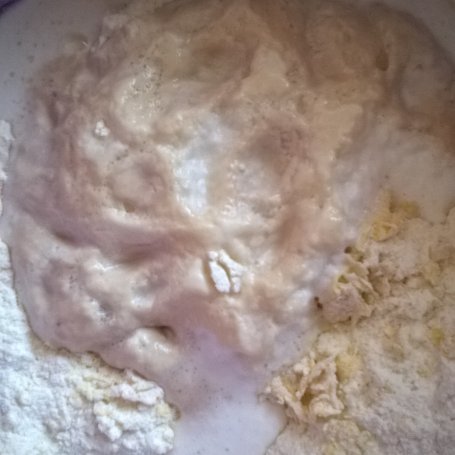 Krok 3 - Pączki z marmoladą z dzikiej róży foto