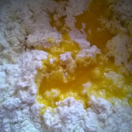 Krok 4 - Pączki z marmoladą z dzikiej róży foto