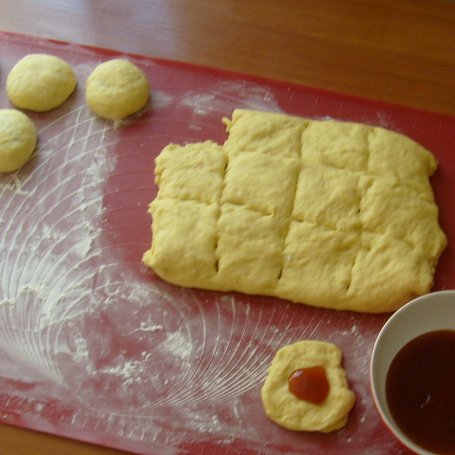 Krok 4 - PĄCZKI Z NADZIENIEM RÓŻANYM I POMARAŃCZOWYM LUKREM foto