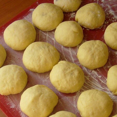 Krok 5 - PĄCZKI Z NADZIENIEM RÓŻANYM I POMARAŃCZOWYM LUKREM foto