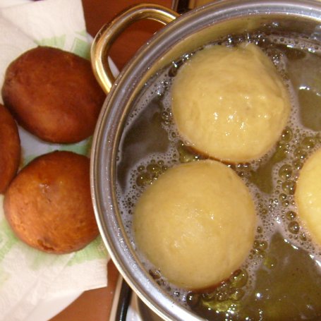 Krok 6 - PĄCZKI Z NADZIENIEM RÓŻANYM I POMARAŃCZOWYM LUKREM foto