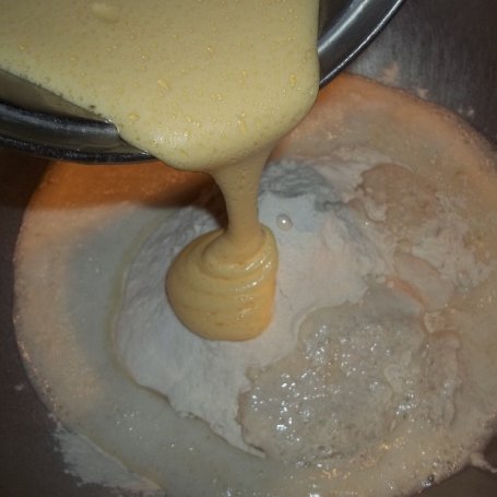 Krok 3 - Pączki z powidłami śliwkowymi foto