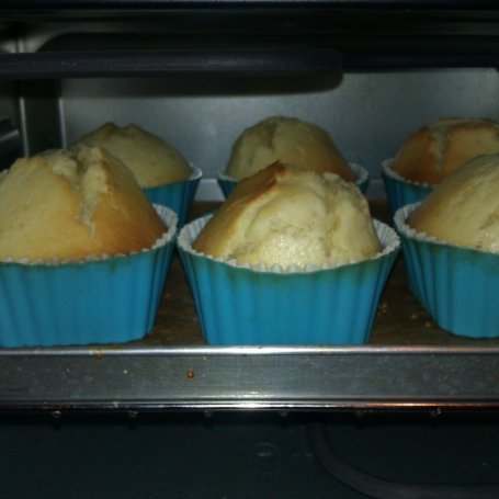 Krok 4 - Pączkowe muffiny z dżemem foto