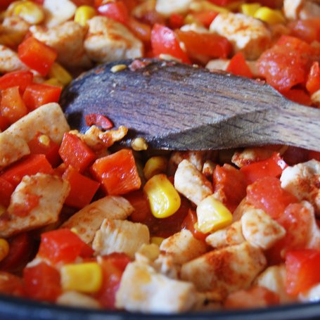 Krok 5 - Paella z kurczakiem i owocami morza foto