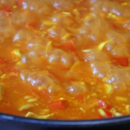 Krok 7 - Paella z kurczakiem i owocami morza foto