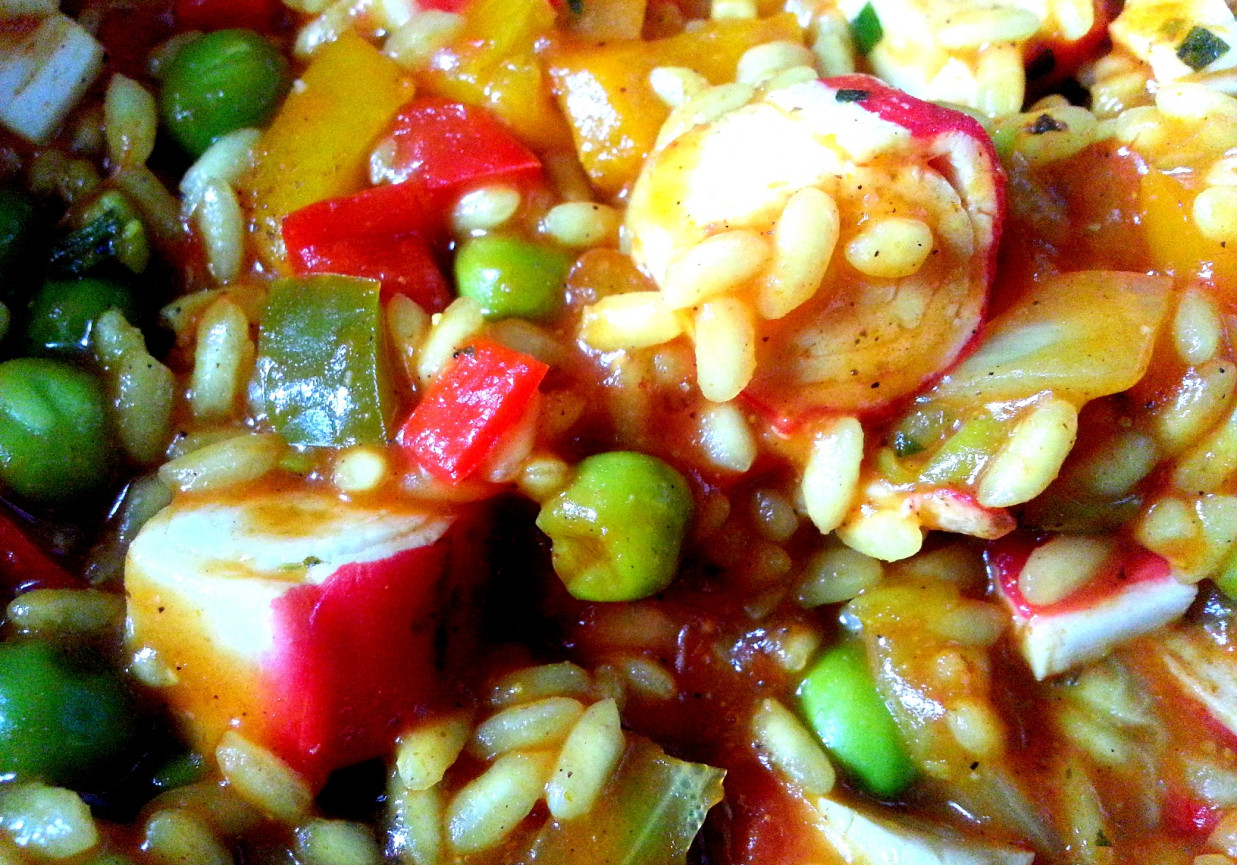 Paella z surimi foto