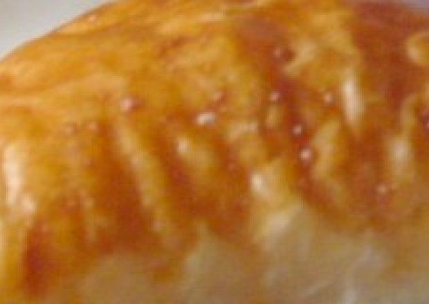 Fotografia przedstawiająca Pakieciki z ciasta francuskiego z soczewicą i porami