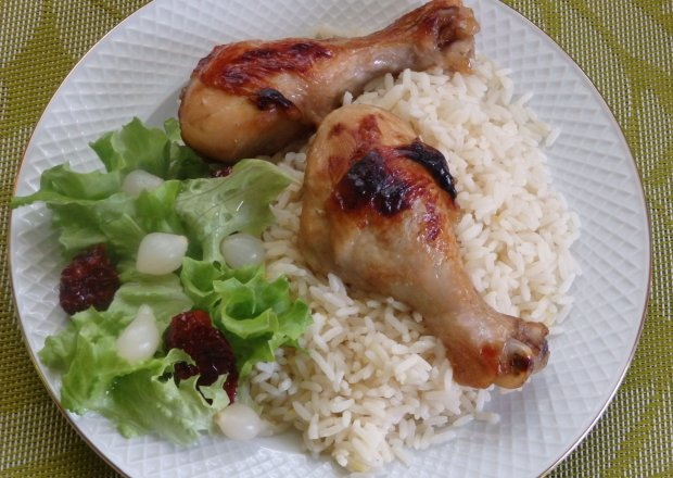 Fotografia przedstawiająca Pałki kurczaka na cytrynowym ryżu