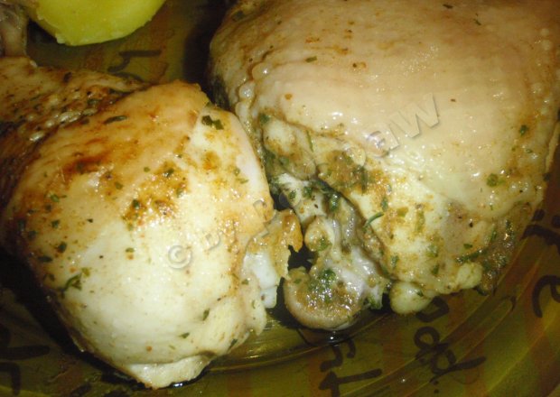 Fotografia przedstawiająca Pałki kurczaka pieczone z ziołami