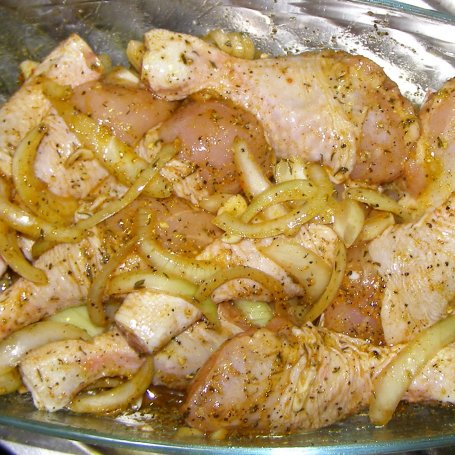 Krok 2 - pałki kurczaka w cebuli i tymianku z piekarnika... foto