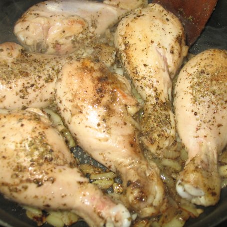Krok 1 - Pałki kurczaka w sosie śmietanowo - pietruszkowym foto