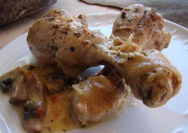 Fotografia przedstawiająca Pałki kurczaka z pieczarkami
