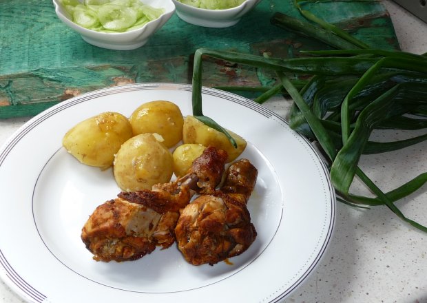 Fotografia przedstawiająca Pałki z kurczaka w sosie curry