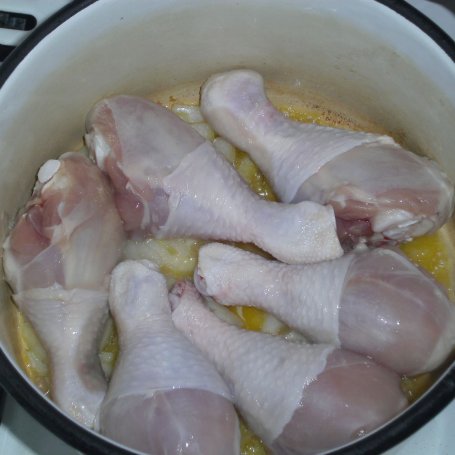 Krok 1 - Pałki z kurczaka w sosie śmietanowym z pieczarkami foto