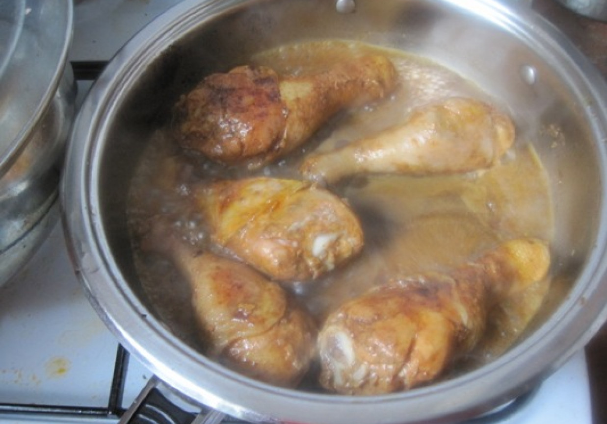 Pałki z kurczaka w winno-marchewkowym sosie foto