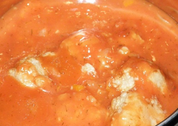 Fotografia przedstawiająca Palotte - włoskie kule serowe w sosie pomidorowym