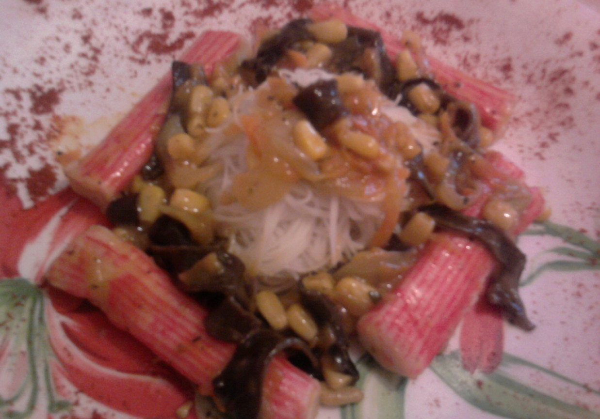 Paluszki surimi w sosie warzywnym foto