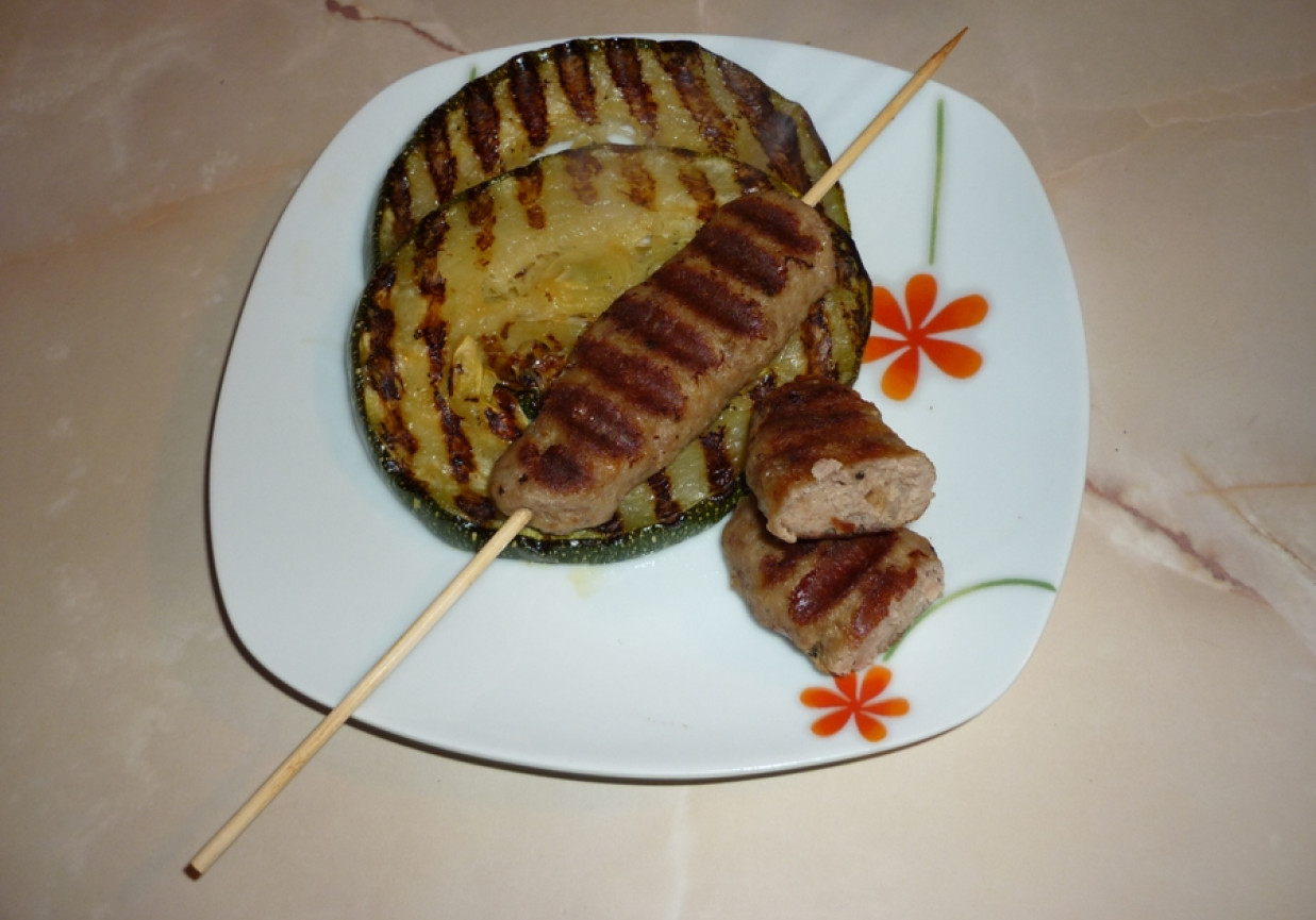 Paluszki z mielonego mięsa z grilla foto