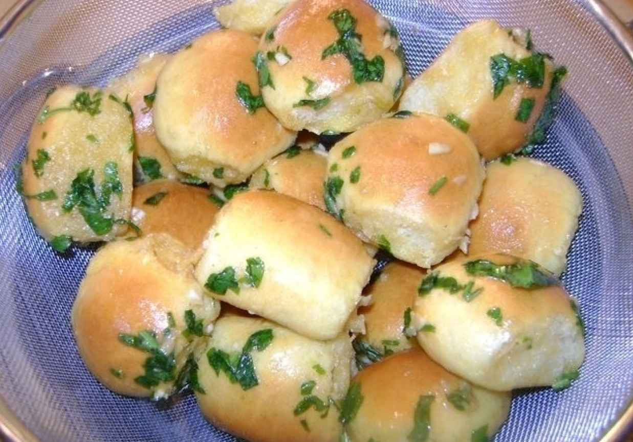 Pampuszki czosnkowe foto