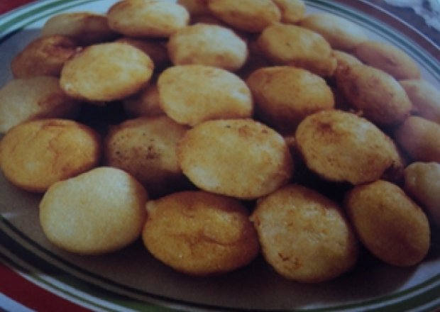 Fotografia przedstawiająca Pampuszki z twarogu i ziemniaków