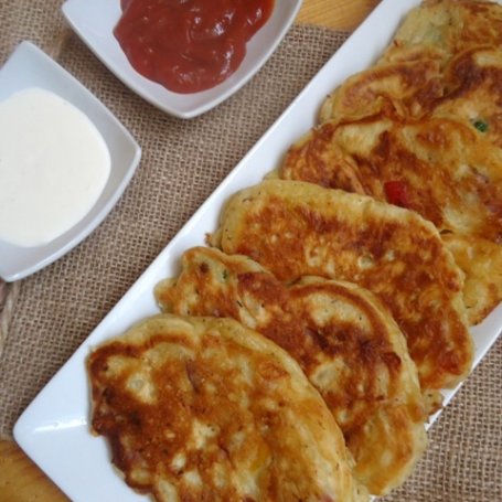 Krok 4 - Pancakes wytrawne z kiełbasą, papryką i serem foto