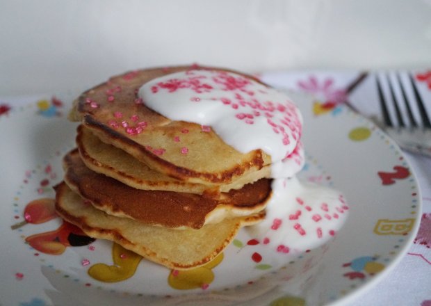 Fotografia przedstawiająca Pancakes z jabłkami i cynamonem