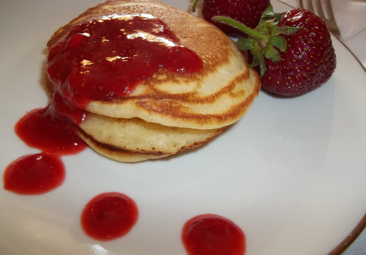 Pancakes z musem truskawkowym foto