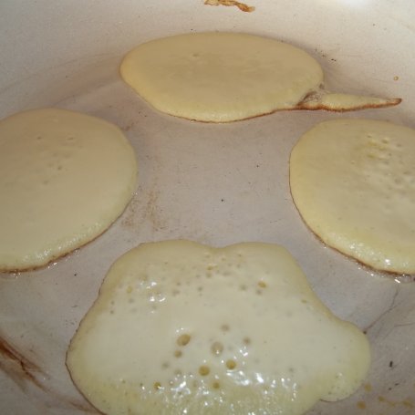 Krok 6 - Pancakes z musem truskawkowym foto