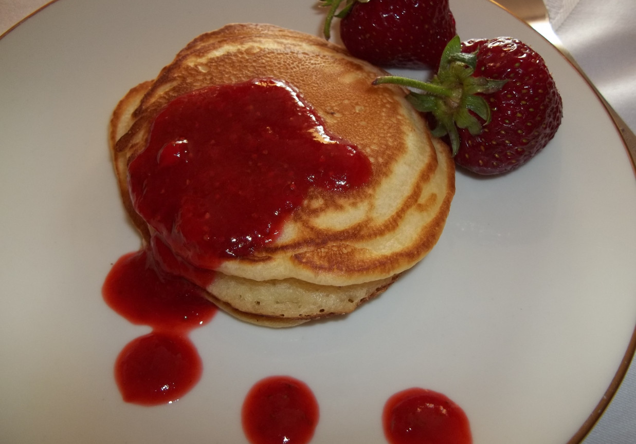 Pancakes z musem truskawkowym foto
