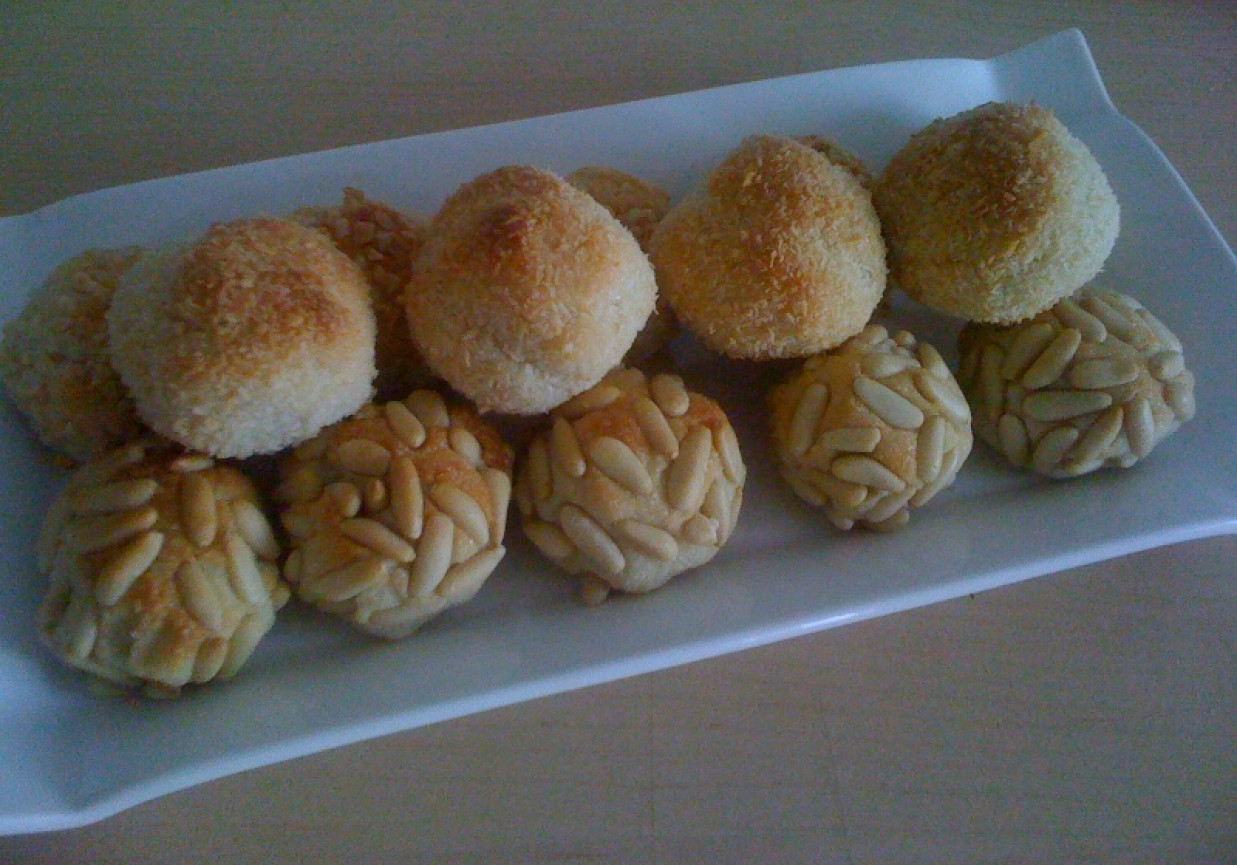 Panellets - katalońskie ciasteczka z marcepana foto