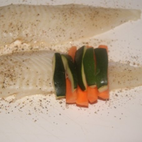 Krok 2 - Panga na parze z warzywami i sosem koperkowym foto