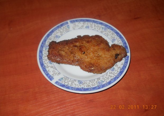 Fotografia przedstawiająca panierowana pierś z kurczaka