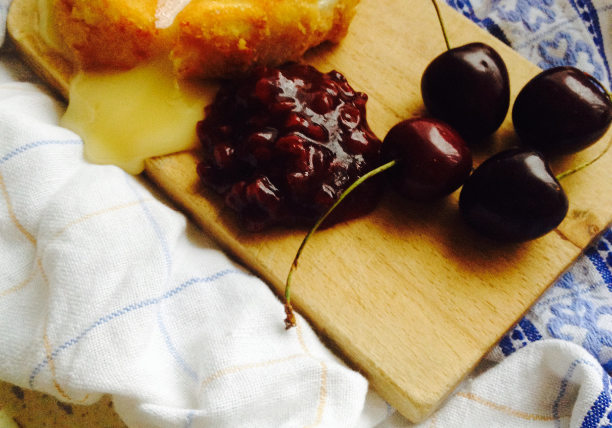 Panierowany camembert foto