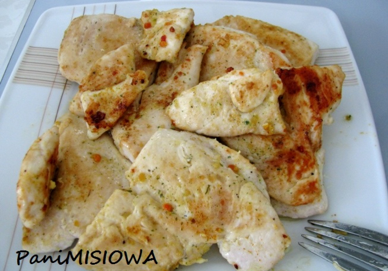 Panini z kurczakiem i pesto (włoskie tosty) foto