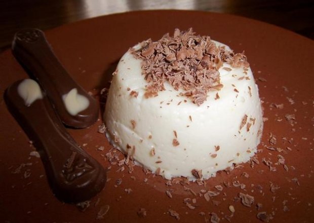 Fotografia przedstawiająca Panna cotta z białą czekoladą