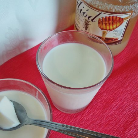 Krok 4 - Panna cotta z jogurtem i miodem foto