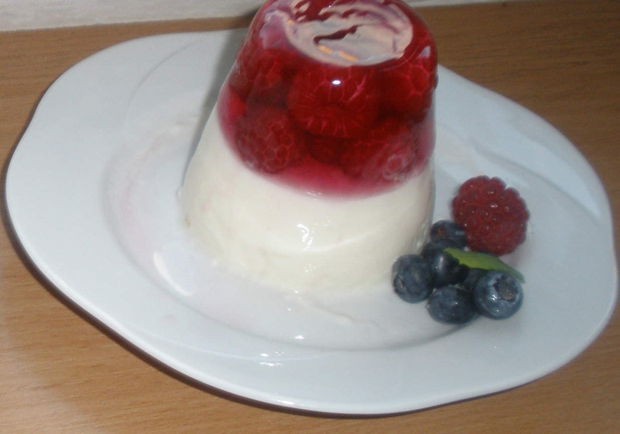 Panna cotta z malinami DoradcaSmaku.pl