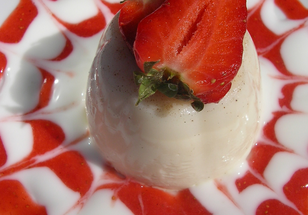 Panna cotta z musem truskawkowym DoradcaSmaku.pl