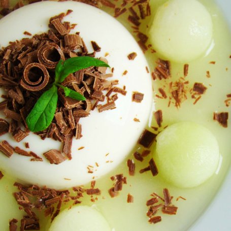 Krok 6 - Panna Cotta z sosem melonowym foto