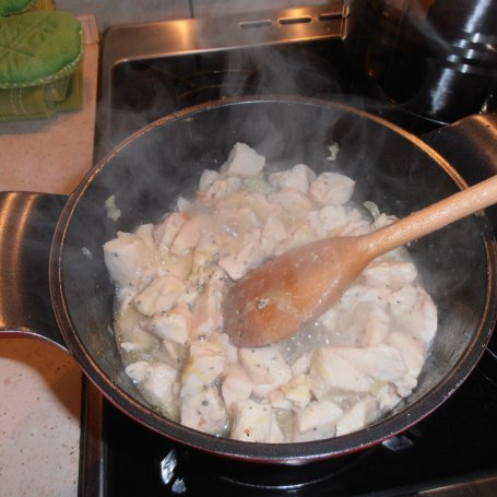 Krok 3 - Pappardelle i kurczak w sosie serowym foto