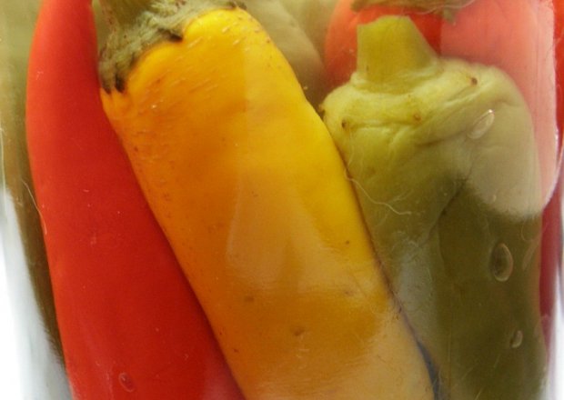 Fotografia przedstawiająca Papryczki chili marynowane